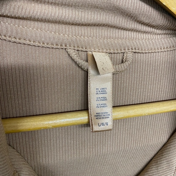 SKIMS pajama tan  button down top size large - Picture 6 of 7